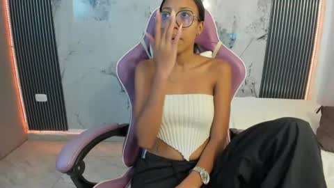 Laura online show from July 1, 2026, 7:24 pm