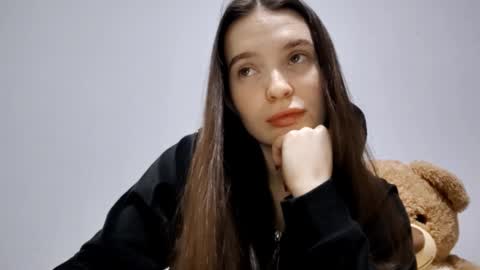 Lina online show from January 12, 2026, 9:14 am