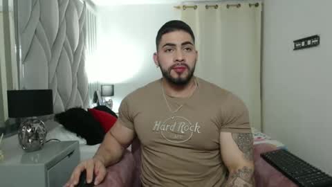 Snapshot of frank_foxx1 chatting on October 23, 2025, 4:56 am frank_foxx1 online show from October 23, 2025, 4:56 am