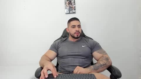 frank_foxx1 online show from November 26, 2025, 4:02 am