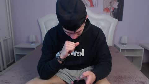 Snapshot of frank_mooree chatting on December 15, 2024, 3:02 am Frank online show from December 15, 2024, 3:02 am