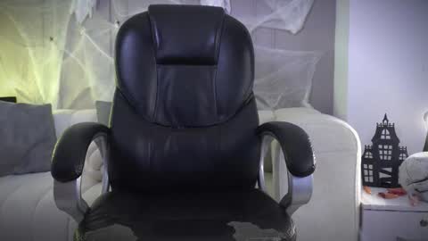 Frank Farrell. Hey remember to give me a thumbs up Ty online show from November 2, 2025, 8:00 pm