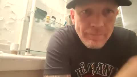 Famous Blue Eyes online show from April 8, 2026, 2:33 am