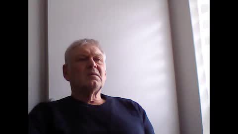 frannkboy61 online show from April 3, 2026, 12:14 pm