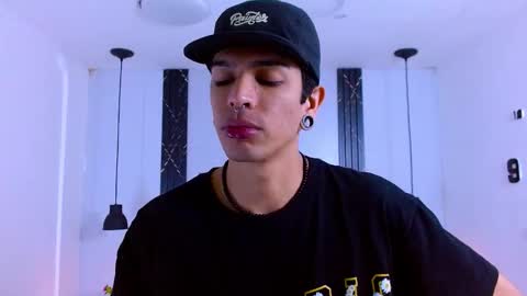 Franvill trato online show from December 17, 2025, 7:09 pm