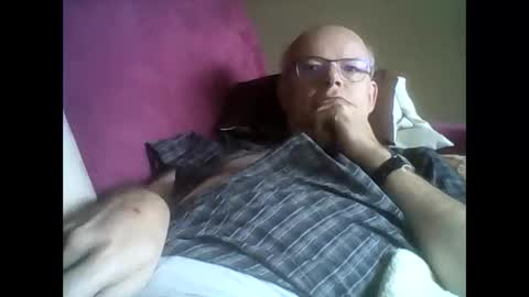 Snapshot of franznaked chatting on October 19, 2025, 1:23 pm Frantz online show from October 19, 2025, 1:23 pm