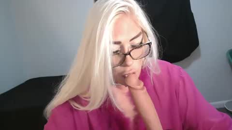 Snapshot of freakybarbi chatting on September 20, 2025, 1:01 pm Freaky Barbi online show from September 20, 2025, 1:01 pm