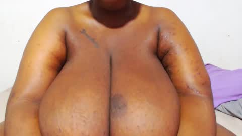 Snapshot of freakyboobsxx chatting on January 6, 2025, 5:19 am Kimmy online show from January 6, 2025, 5:19 am