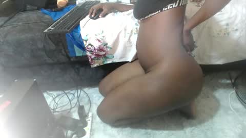 freakycoco1 online show from April 16, 2026, 10:23 pm