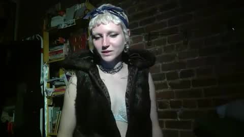 Lily Red online show from May 5, 2026, 2:30 am