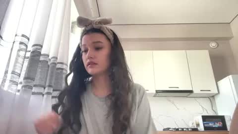 Snapshot of fredamedora chatting on June 24, 2026, 5:06 am Mia online show from June 24, 2026, 5:06 am