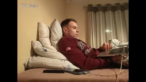 freddy_ardiente online show from November 14, 2025, 6:39 pm