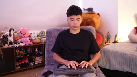 Snapshot of freddy_lax_ chatting on September 24, 2025, 11:46 am Juan give it a thumbs up please its important online show from September 24, 2025, 11:46 am
