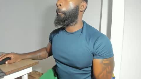 Snapshot of freedom_24 chatting on November 18, 2025, 11:26 pm shakur online show from November 18, 2025, 11:26 pm