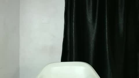 frekkymorelle online show from February 3, 2025, 4:14 am