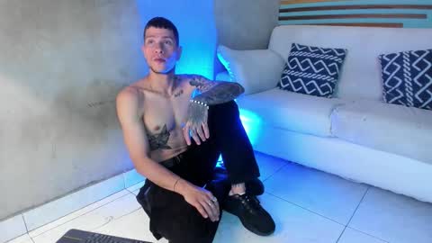 Snapshot of french_sexx chatting on February 18, 2026, 7:32 pm Xavier online show from February 18, 2026, 7:32 pm