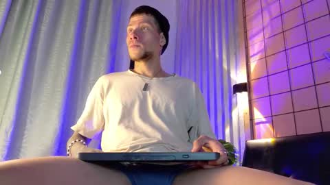 Snapshot of french_sexx chatting on February 26, 2026, 7:40 am Xavier online show from February 26, 2026, 7:40 am