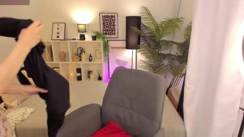 Laura online show from June 7, 2026, 12:20 pm