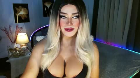 Miss Frea  online show from February 4, 2026, 1:00 am