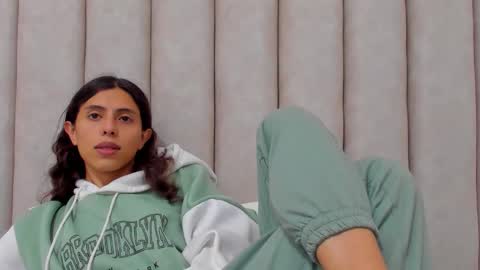 Snapshot of freyamoller chatting on October 23, 2025, 7:01 pm FREYA online show from October 23, 2025, 7:01 pm