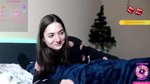 FreyaOliver online show from January 13, 2026, 9:42 pm
