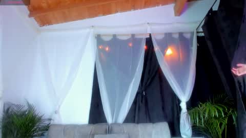 aura online show from October 23, 2025, 2:55 am