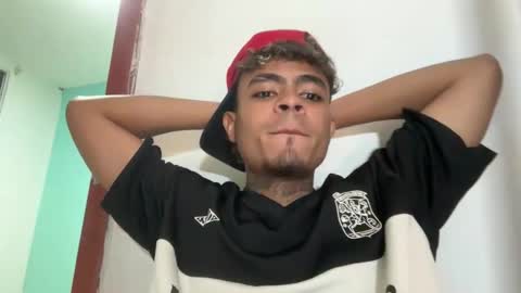 freyva_ online show from November 28, 2025, 8:39 am