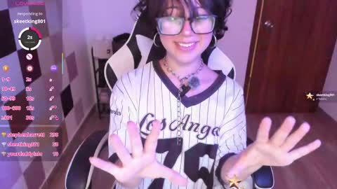 frida_lassi_ online show from April 18, 2026, 4:33 pm