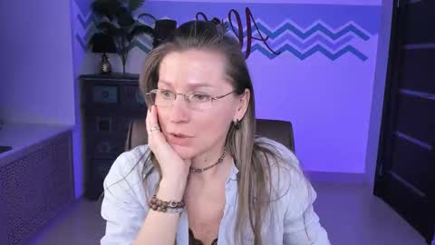 Frida Tander online show from March 10, 2025, 3:20 pm