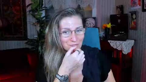 Frida Tander online show from September 14, 2025, 1:10 pm