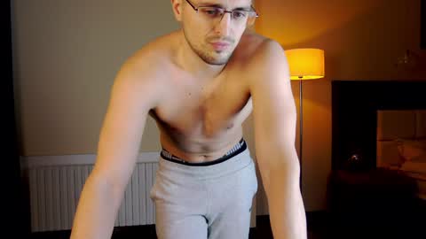 Snapshot of friend123211 chatting on February 1, 2025, 4:35 am Viktor online show from February 1, 2025, 4:35 am