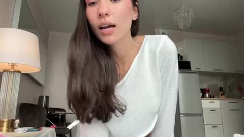 Snapshot of friend_foryou chatting on May 28, 2026, 1:30 pm Lina online show from May 28, 2026, 1:30 pm
