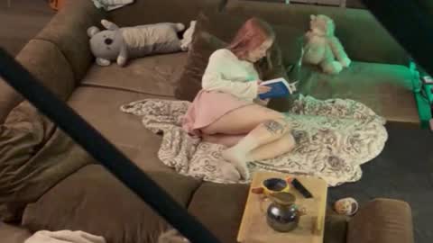 friend_zone_ online show from November 13, 2025, 4:28 pm