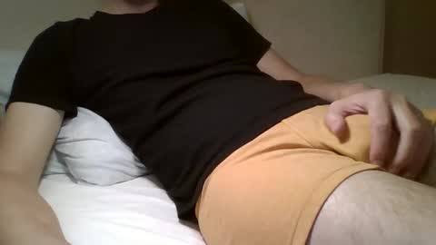 friendly_frank_18 online show from October 31, 2025, 1:06 am