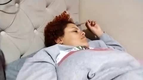 Snapshot of frizzy_girl chatting on November 2, 2025, 3:09 am Frizzy girl online show from November 2, 2025, 3:09 am