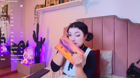 Snapshot of frodita_dream chatting on October 31, 2025, 5:14 pm FRODIT online show from October 31, 2025, 5:14 pm