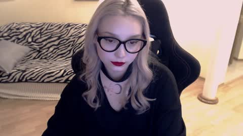Snapshot of fromsun_forsoul chatting on December 4, 2024, 10:46 am Lilith online show from December 4, 2024, 10:46 am