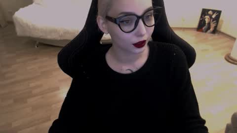 Snapshot of fromsun_forsoul chatting on October 6, 2025, 2:36 pm Lilith online show from October 6, 2025, 2:36 pm