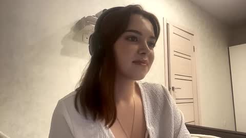 Snapshot of frosted_bloom chatting on September 15, 2025, 4:29 pm Emily online show from September 15, 2025, 4:29 pm