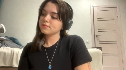 Snapshot of frosted_bloom chatting on September 24, 2025, 3:37 pm Emily online show from September 24, 2025, 3:37 pm