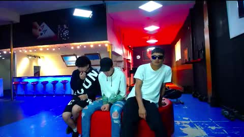 THOMAS AND DAMIAND online show from September 19, 2025, 5:35 pm