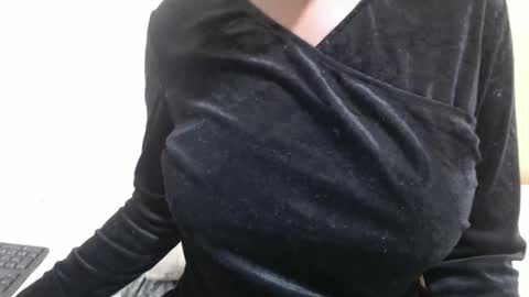 fruity28 online show from November 16, 2025, 4:40 am