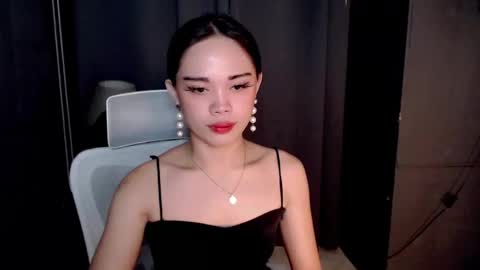Snapshot of fuchsia_love chatting on December 2, 2024, 7:36 am HI IM RONA DONT FORGET GIVE ME THUMBS UP AND JOIN TO MY FANCLUB online show from December 2, 2024, 7:36 am