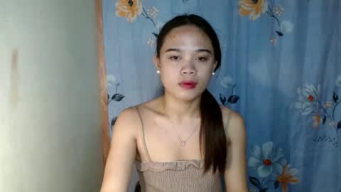 Snapshot of fuchsia_love chatting on September 12, 2025, 5:40 am HI IM RONA DONT FORGET GIVE ME THUMBS UP AND JOIN TO MY FANCLUB online show from September 12, 2025, 5:40 am