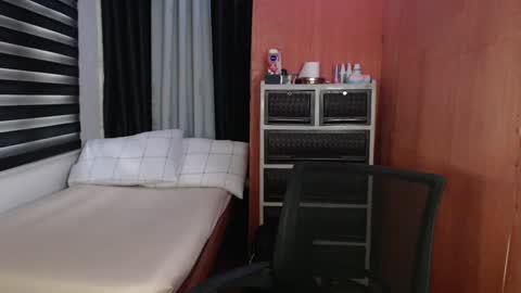 Snapshot of fuck_by_zack chatting on December 17, 2024, 2:23 am Zack online show from December 17, 2024, 2:23 am