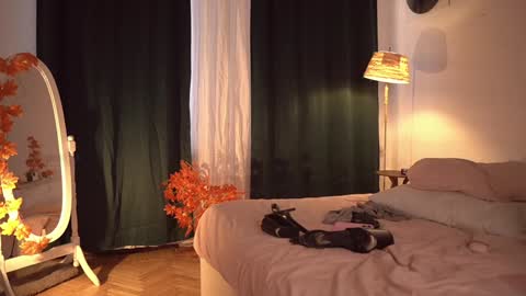 Eva         all my links   online show from October 17, 2025, 2:08 pm