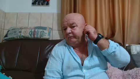 Snapshot of fullballs6 chatting on December 5, 2024, 7:05 am fullballs6 online show from December 5, 2024, 7:05 am