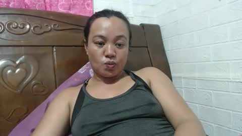 Snapshot of funluvnpinay4u chatting on January 19, 2026, 12:53 pm MAE online show from January 19, 2026, 12:53 pm