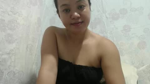 Snapshot of funluvnpinay4u chatting on February 15, 2026, 12:29 am MAE online show from February 15, 2026, 12:29 am