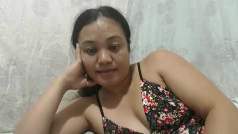 Snapshot of funluvnpinay4u chatting on February 16, 2026, 2:35 pm MAE online show from February 16, 2026, 2:35 pm